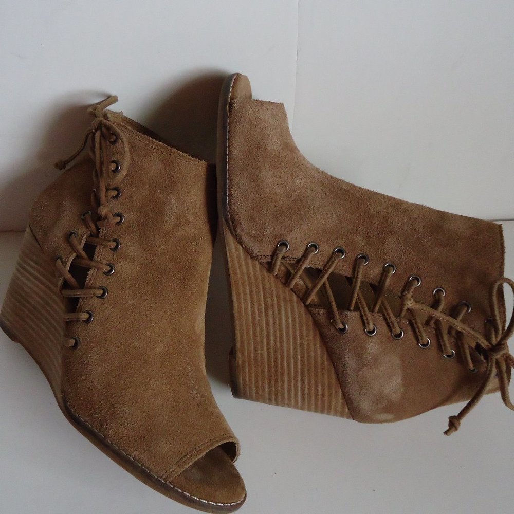 SIZE 8.5. LUCKY BRAND "JAEVIN" peep toe suede leather wedge booties.